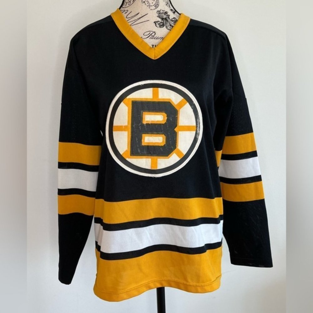 Junior size small/medium. Vintage Bobby Orr Jersey, distressed logo (0127)